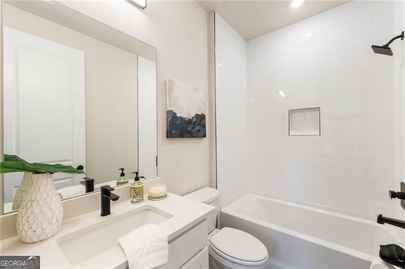 Photo 7 of 2202 Carlton Court