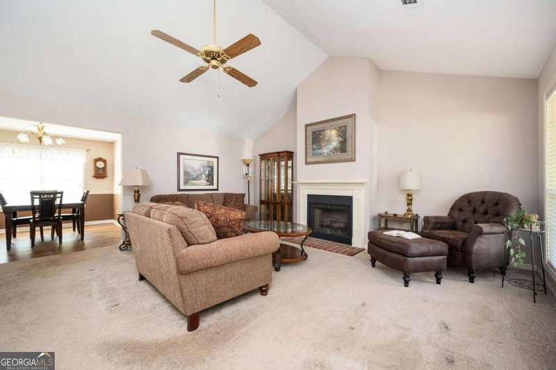 Photo 3 of 4015 Paloverde Drive NW