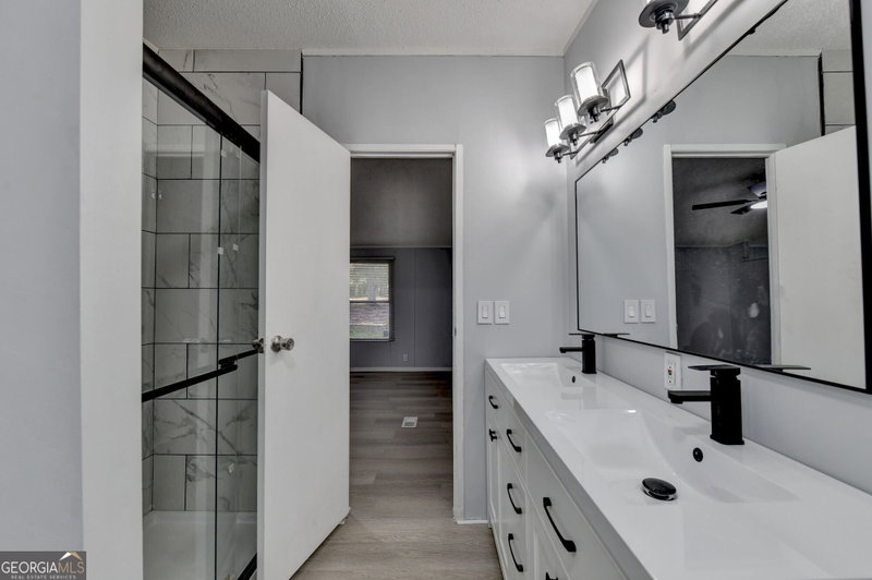 Photo 4 of 5500 Hemlock Court