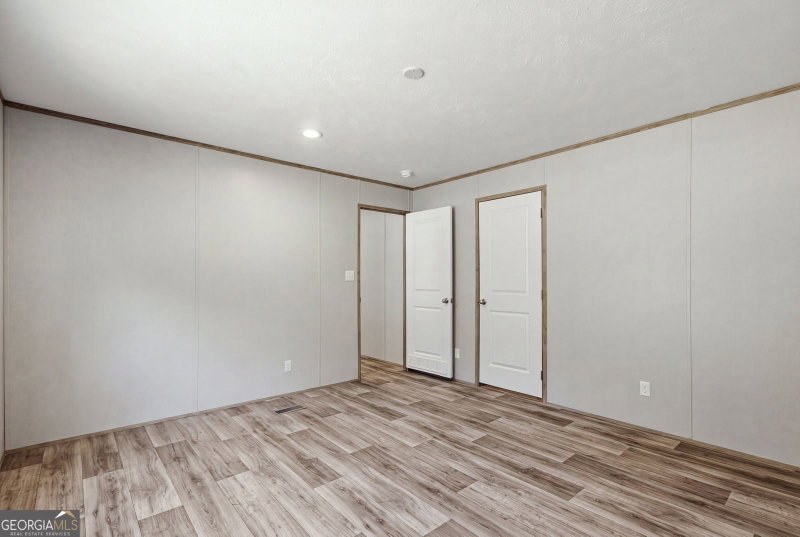 Photo 20 of 915 W Leatherwood Road