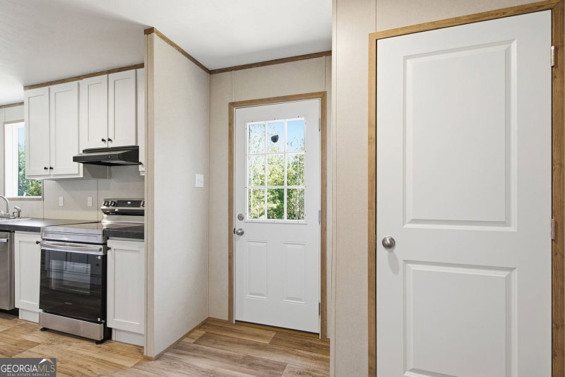 Photo 32 of 915 W Leatherwood Road