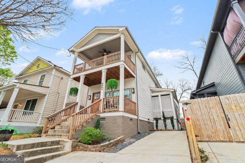 Photo 32 of 637 Ira Street SW