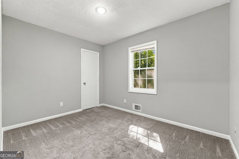 Photo 16 of 4725 Oak Street