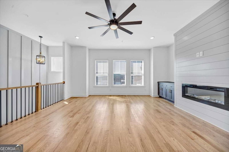 Photo 7 of 237 W Marietta Street