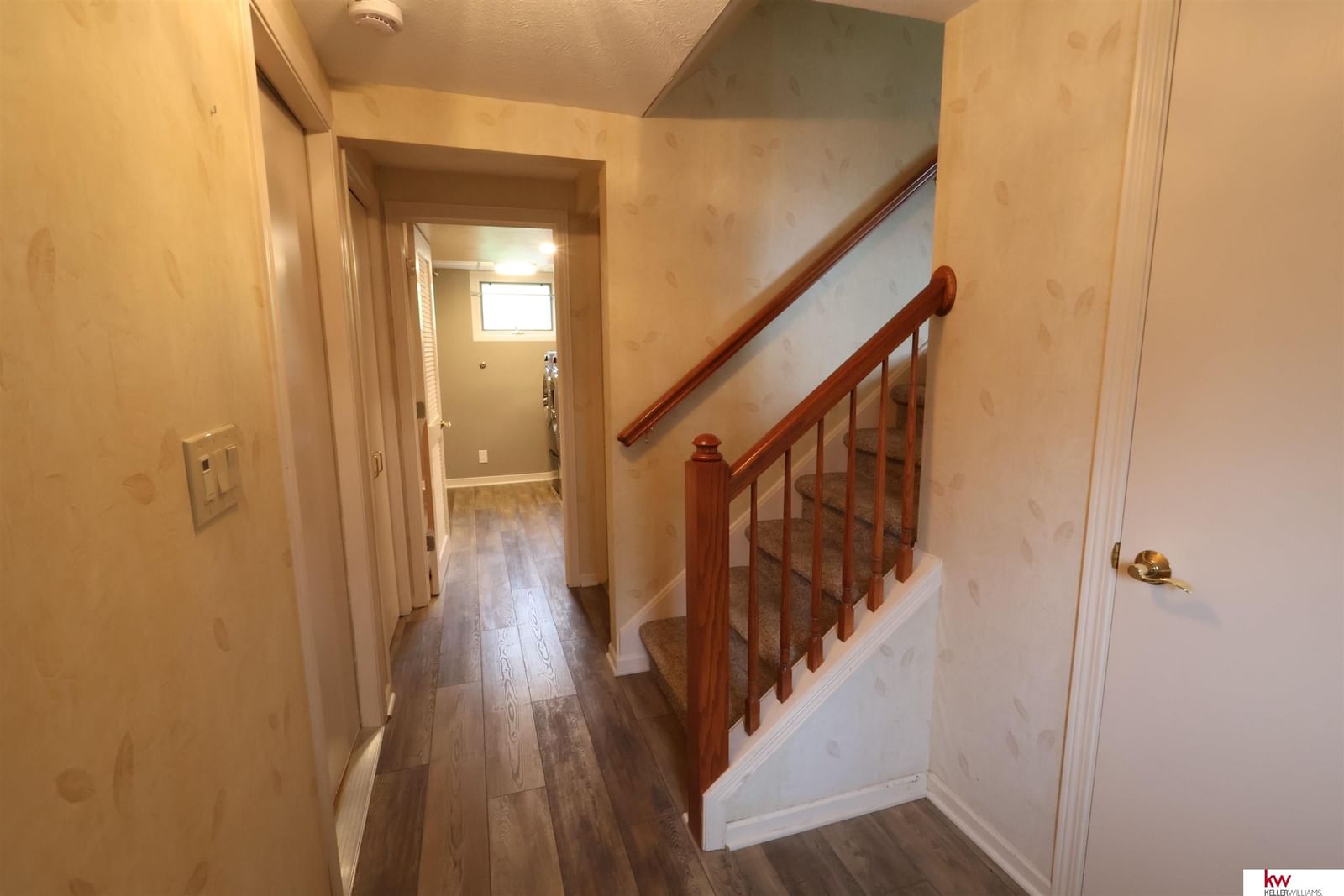 9112 Charles Street, Omaha, NE 68114 — kitchen view