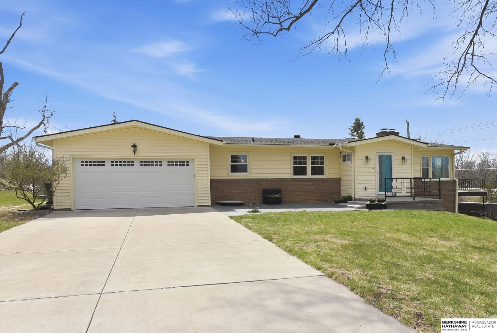 4731 Manchester Drive, Omaha, NE 68152 — exterior view