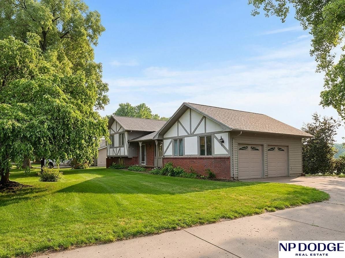 1740 Laguna Drive, Fremont, NE 68025 — kitchen view