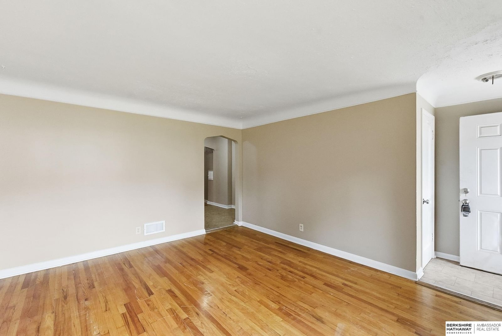 4507-4509 Hamilton Street, Omaha, NE 68132 — kitchen view