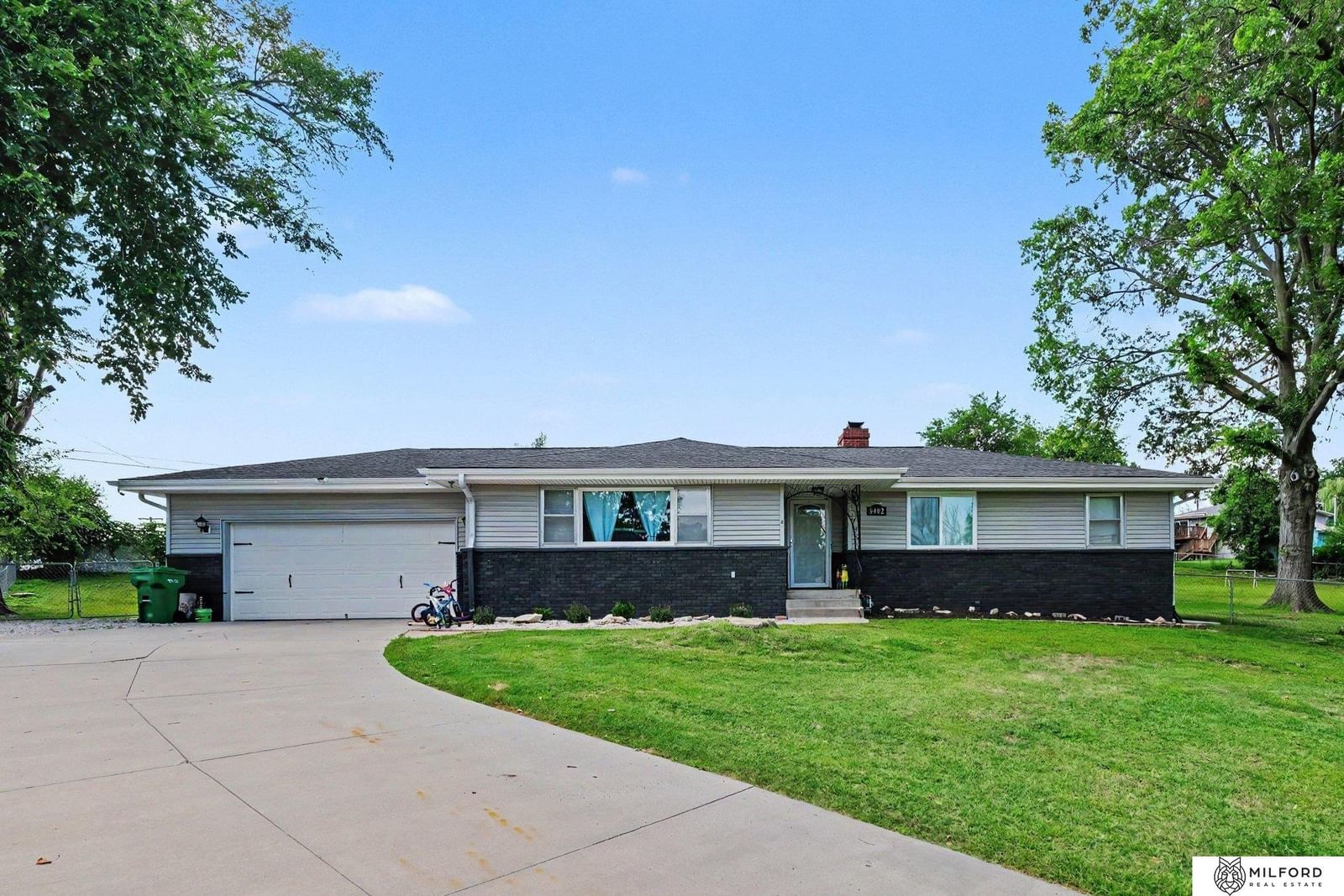 8402 S 26th Street, Bellevue, NE 68147 — exterior view