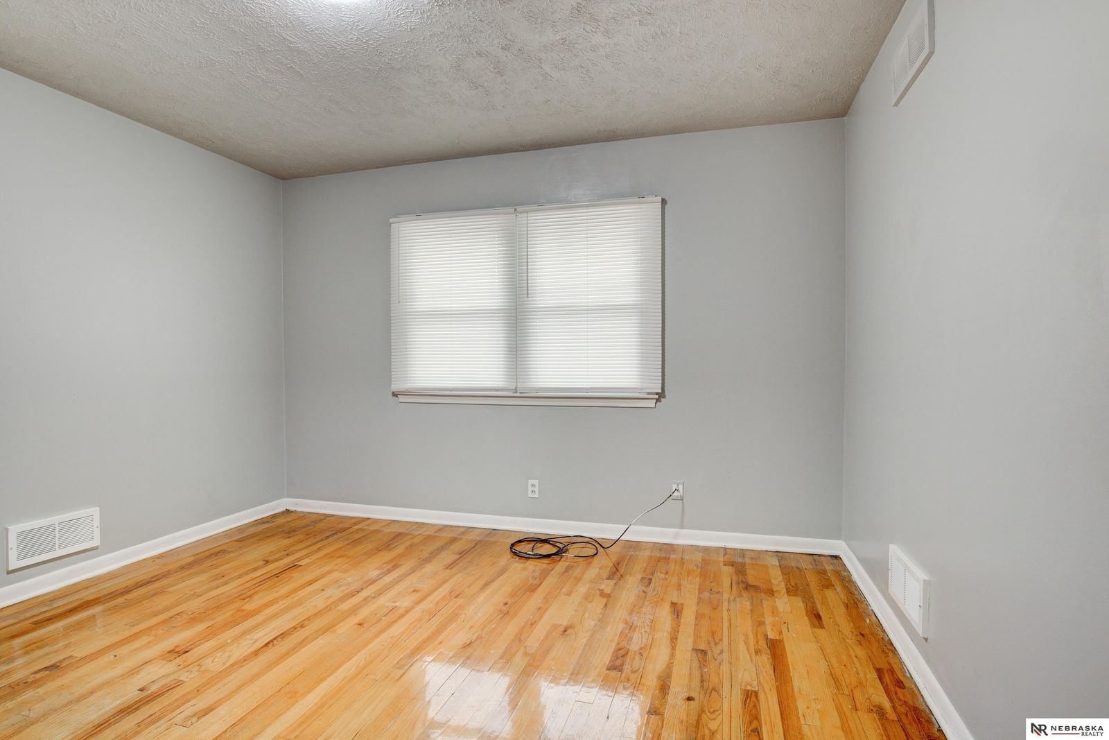 4822 Grand Avenue, Omaha, NE 68104 — kitchen view
