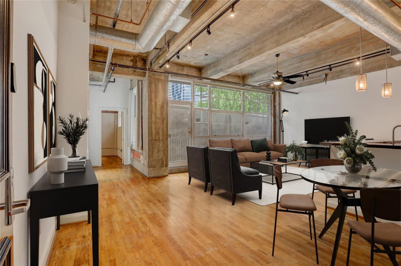 204 Travis Street #4D