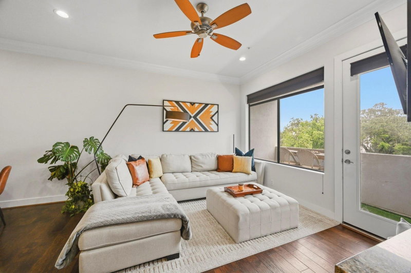 510 Lovett Boulevard #301