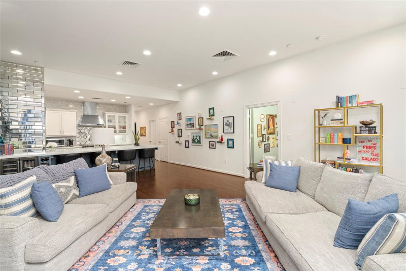 914 Main Street #1008