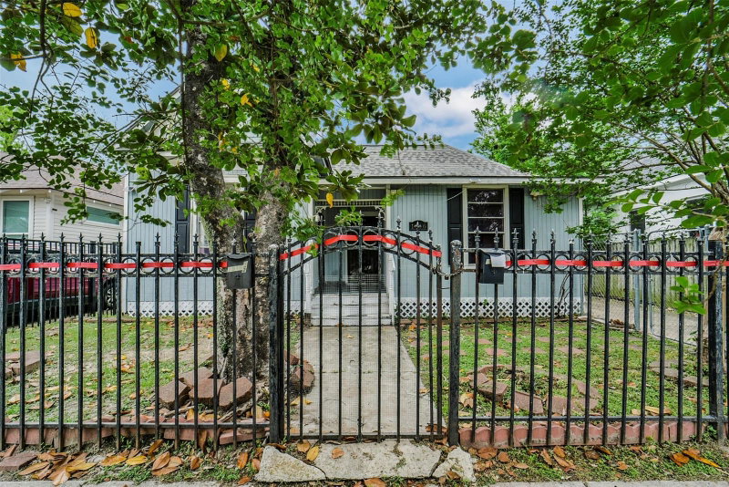 1916 Chapman Street