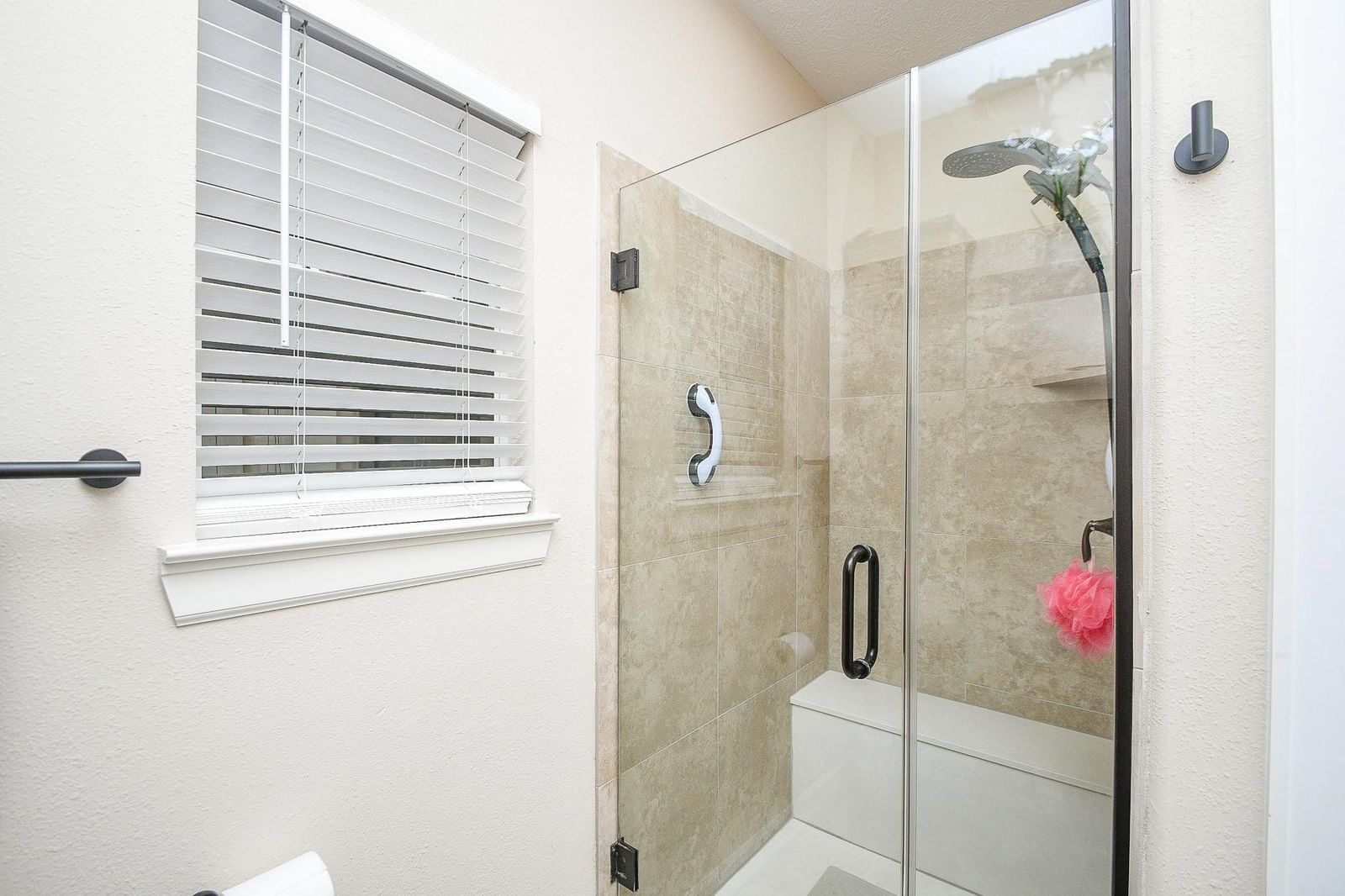 3322 Chenevert Street — photo 8