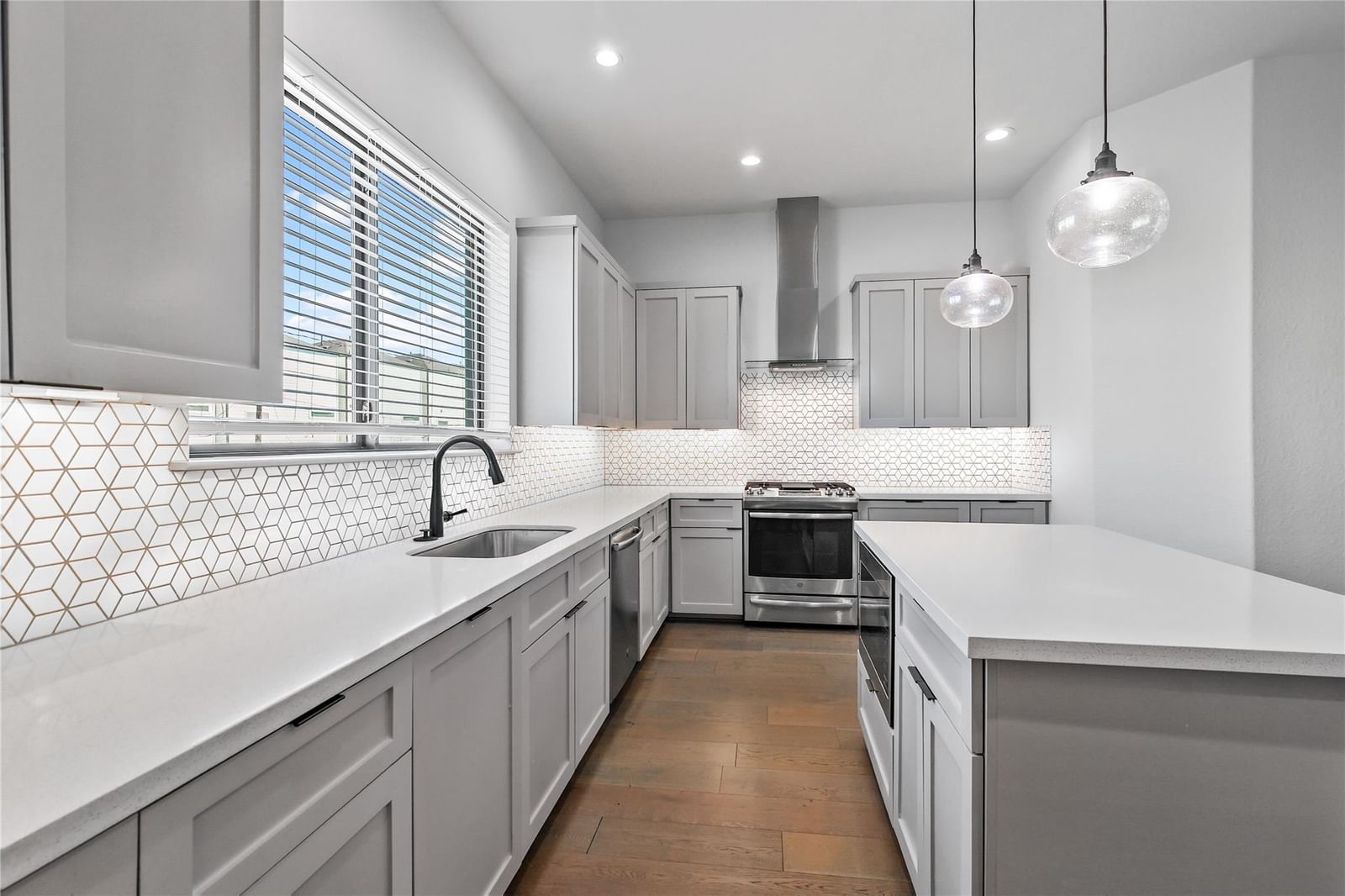 4231 Allen Street — photo 2