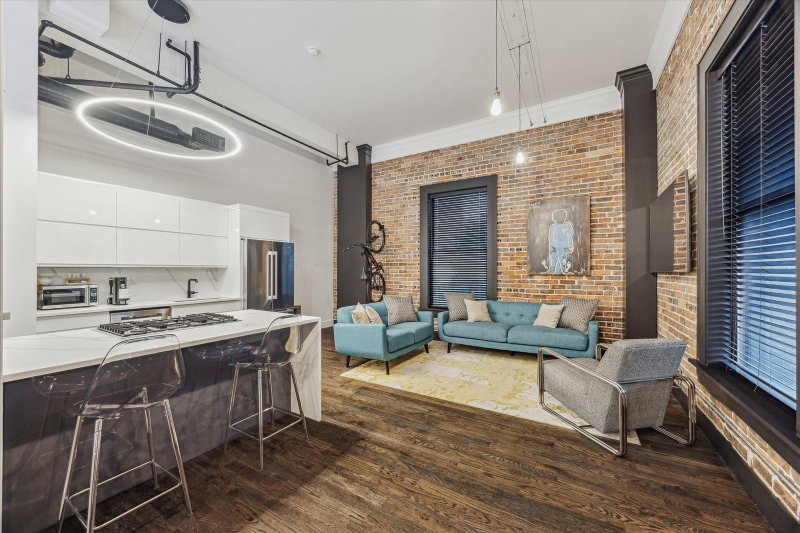915 Franklin Street #2F
