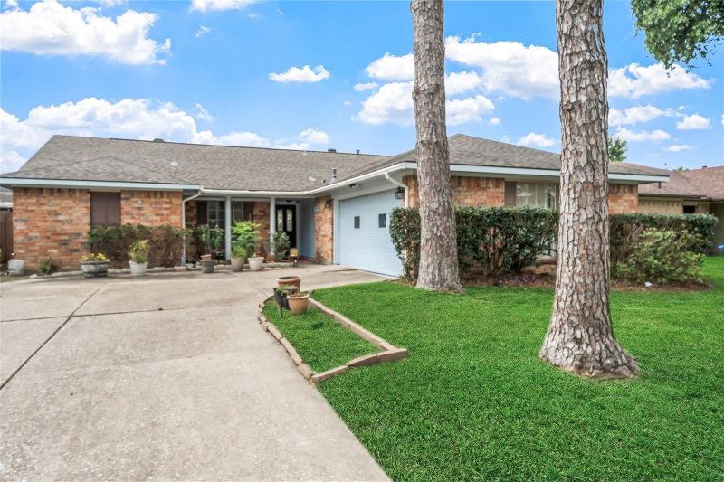 5523 Greenhill Forest Drive