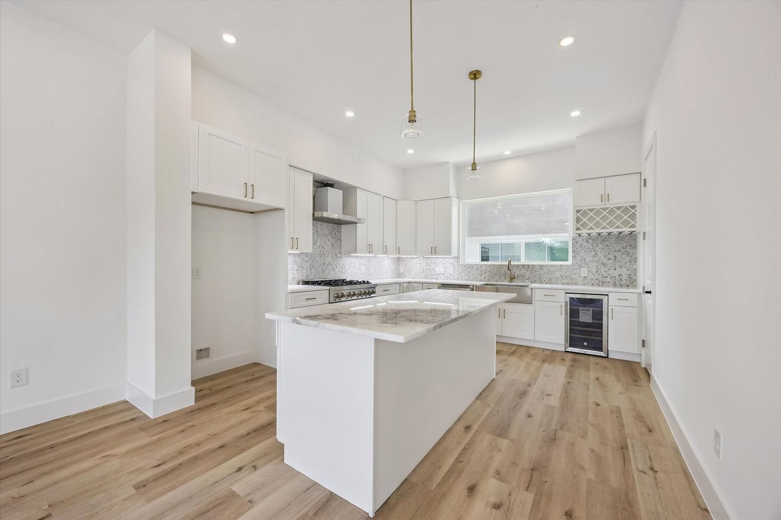 1034 W 17th Street #B — photo 4