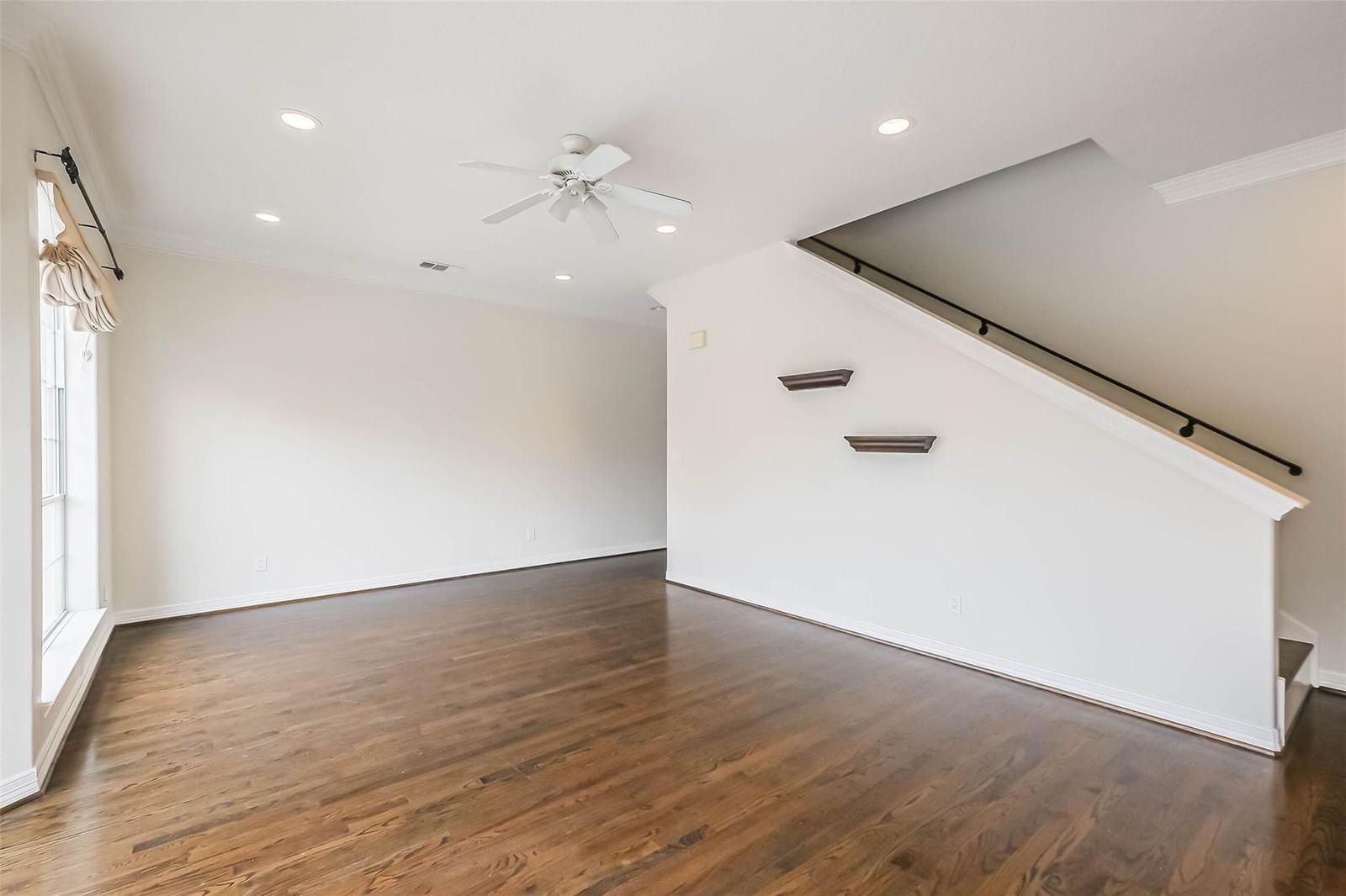 4925 Travis Street — photo 7