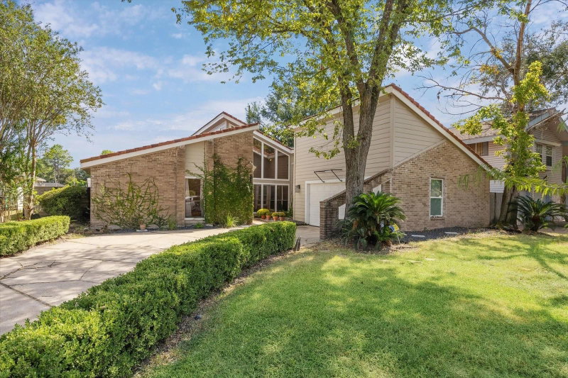 5911 Donwhite Lane