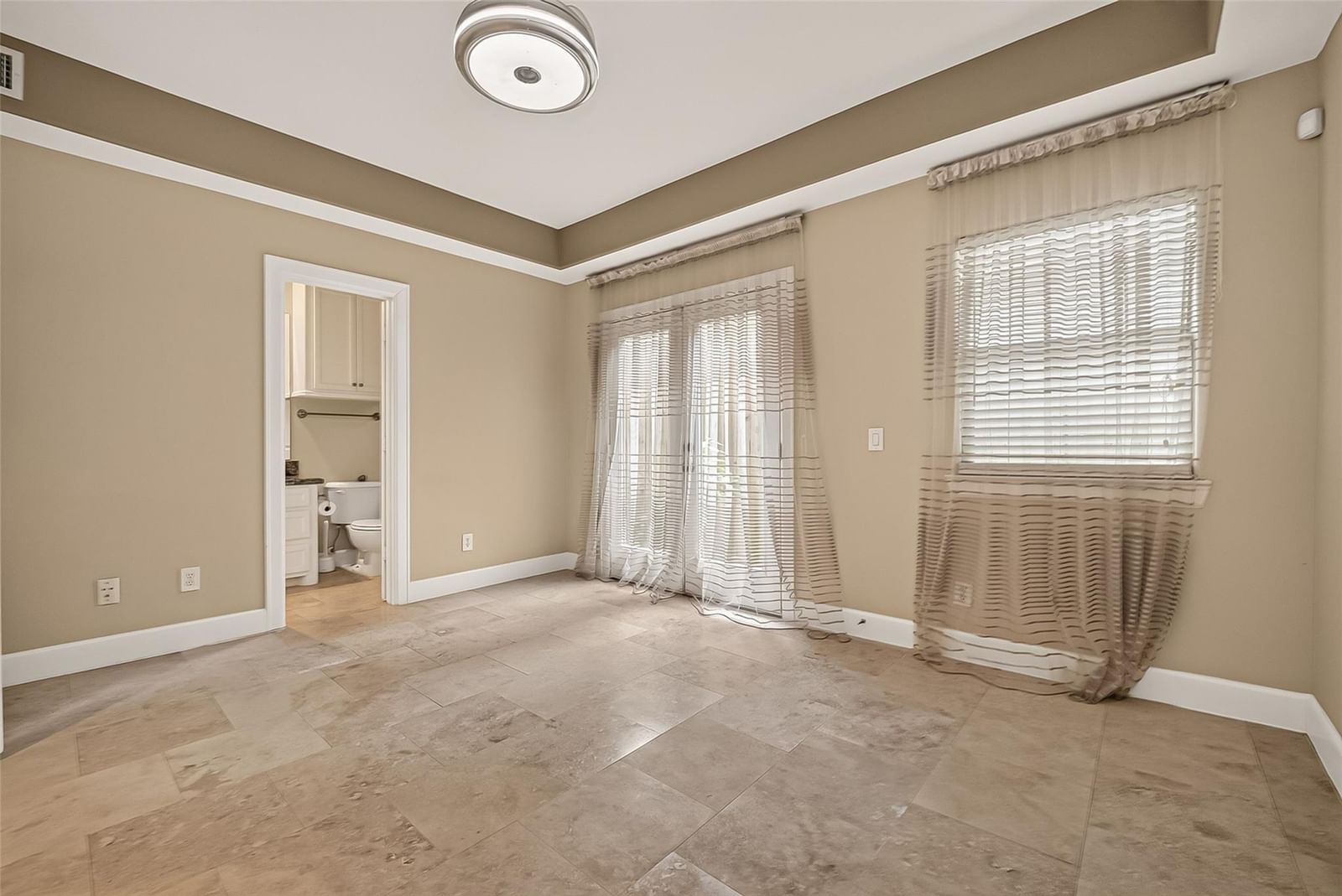 546 Bomar Street — photo 9