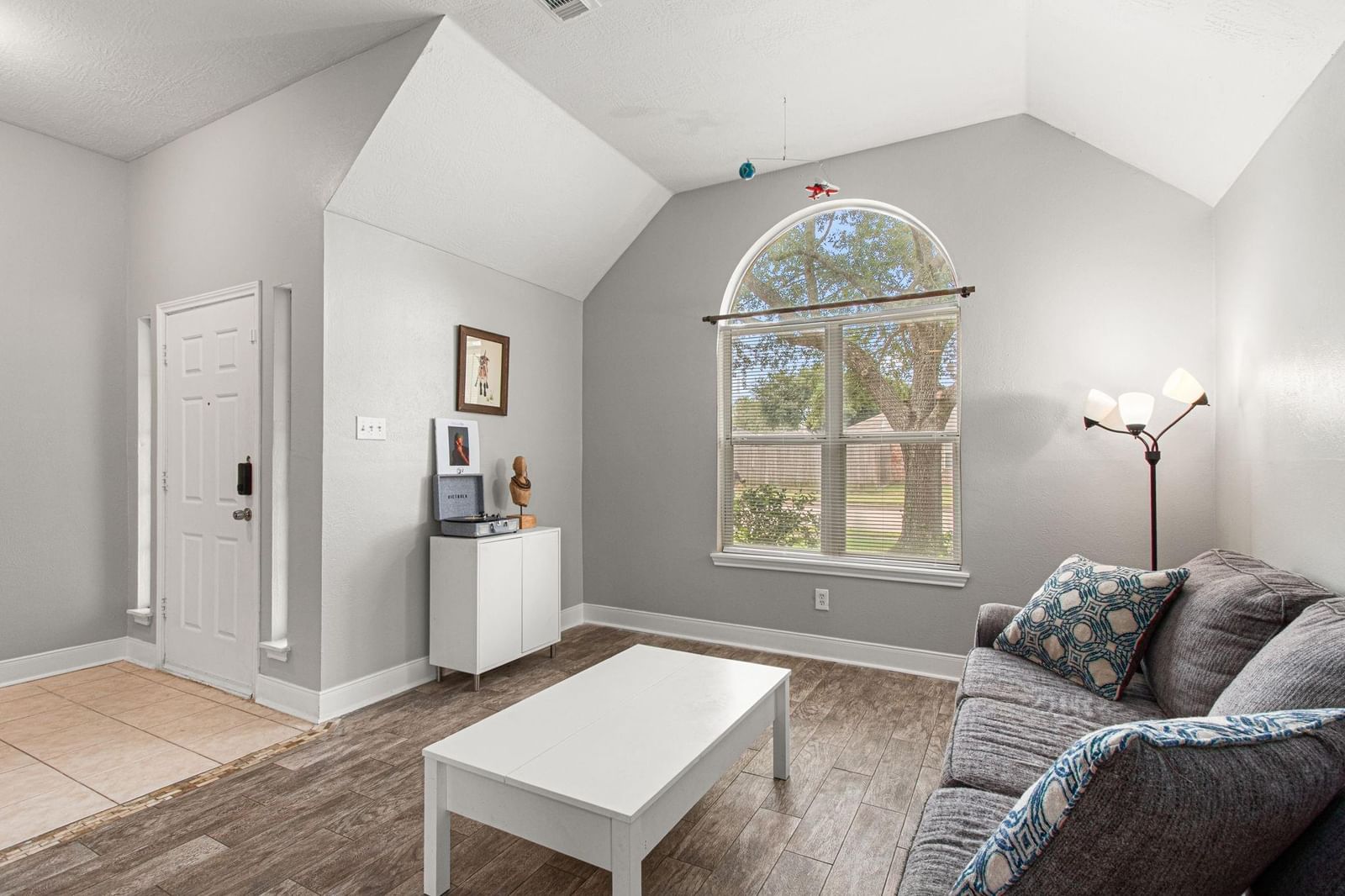 20314 Pomegranate Lane photo 3