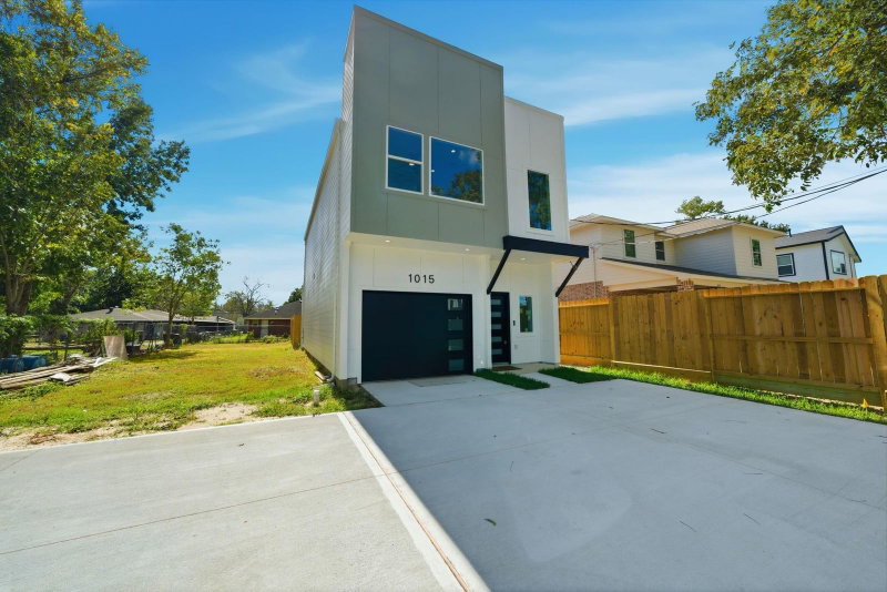 1013 Ellington Street