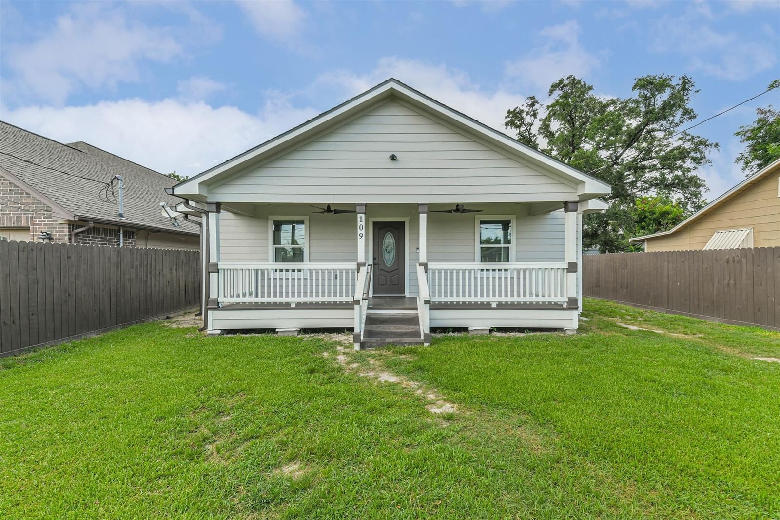 109 Neyland Street — photo 1