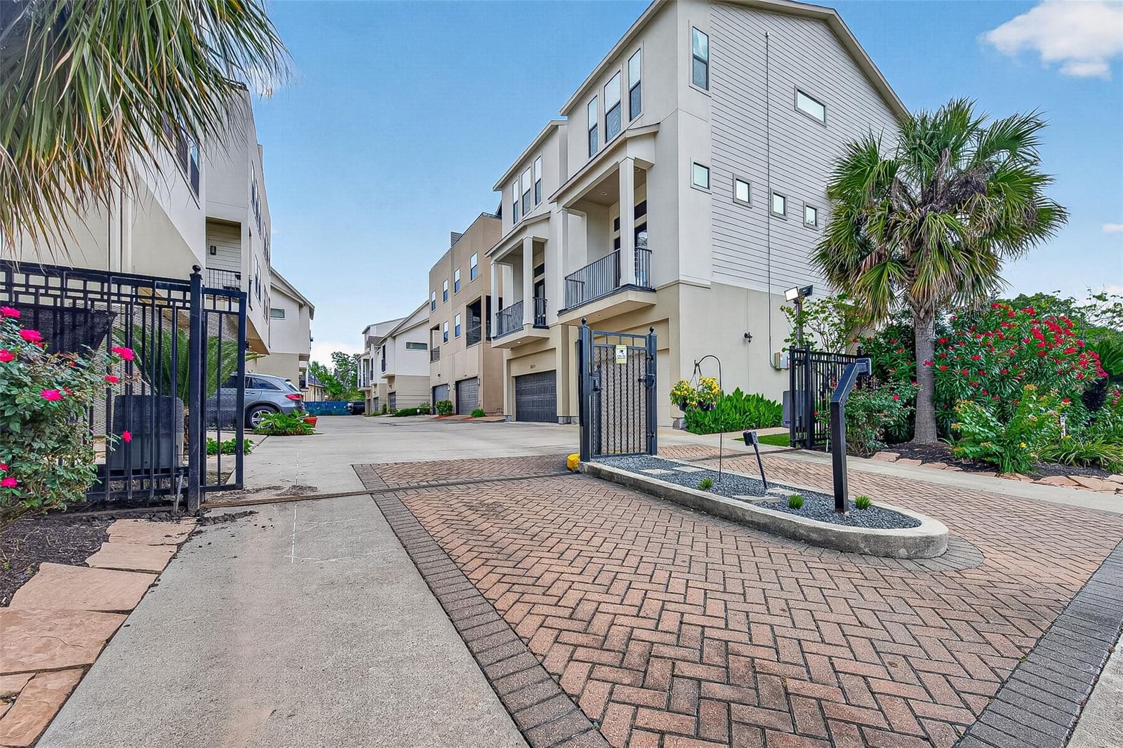 2611 Riverside Drive #C — photo 1