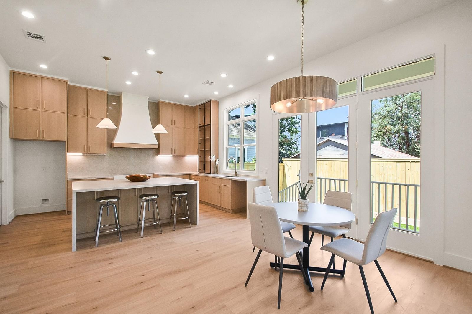 1109 Tabor Street — photo 8