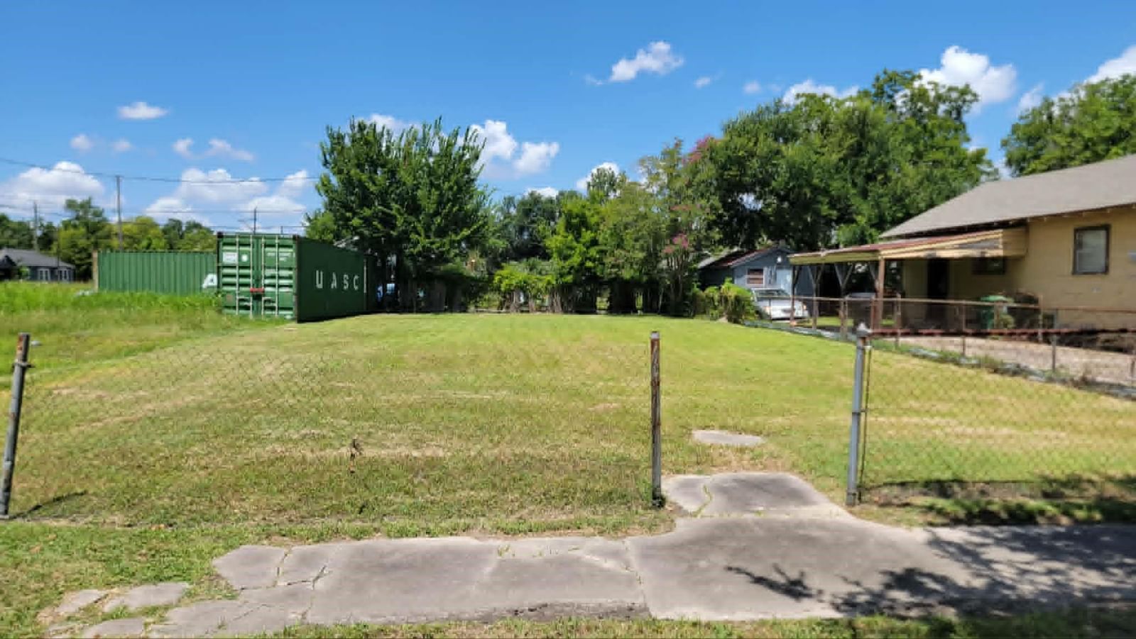 2437 Davis Street — photo 1