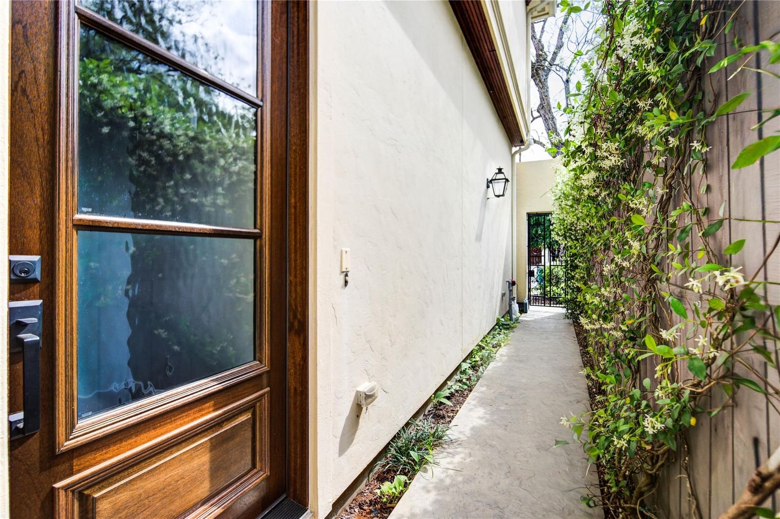 6520 Rodrigo Street — photo 2