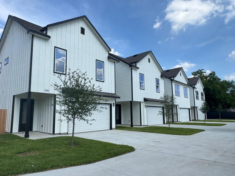 1310 Duff Lane
