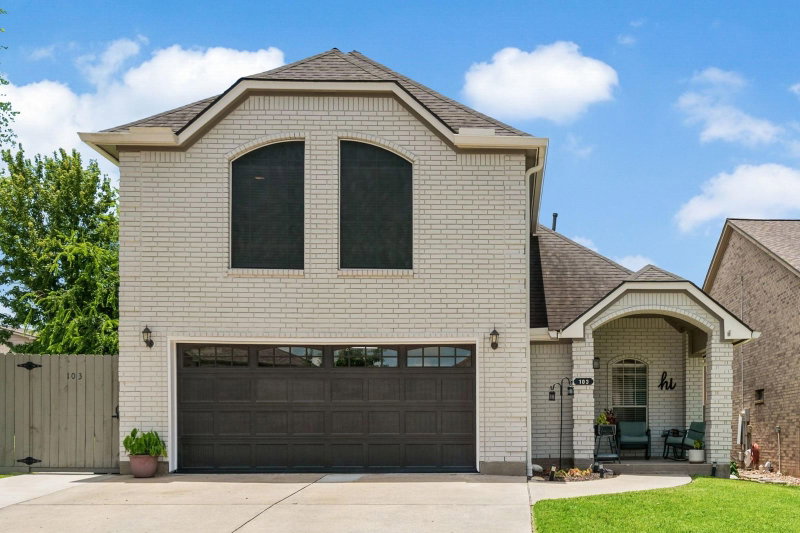 103 Cove Place