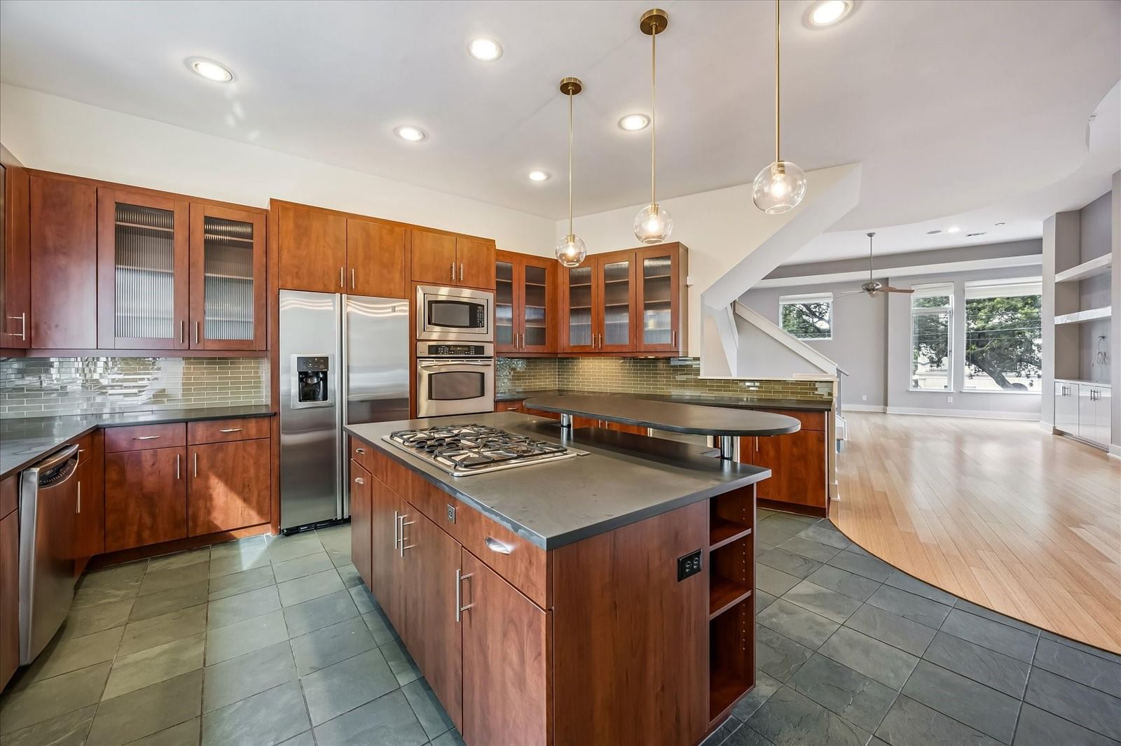 1610 Calumet Street — photo 4