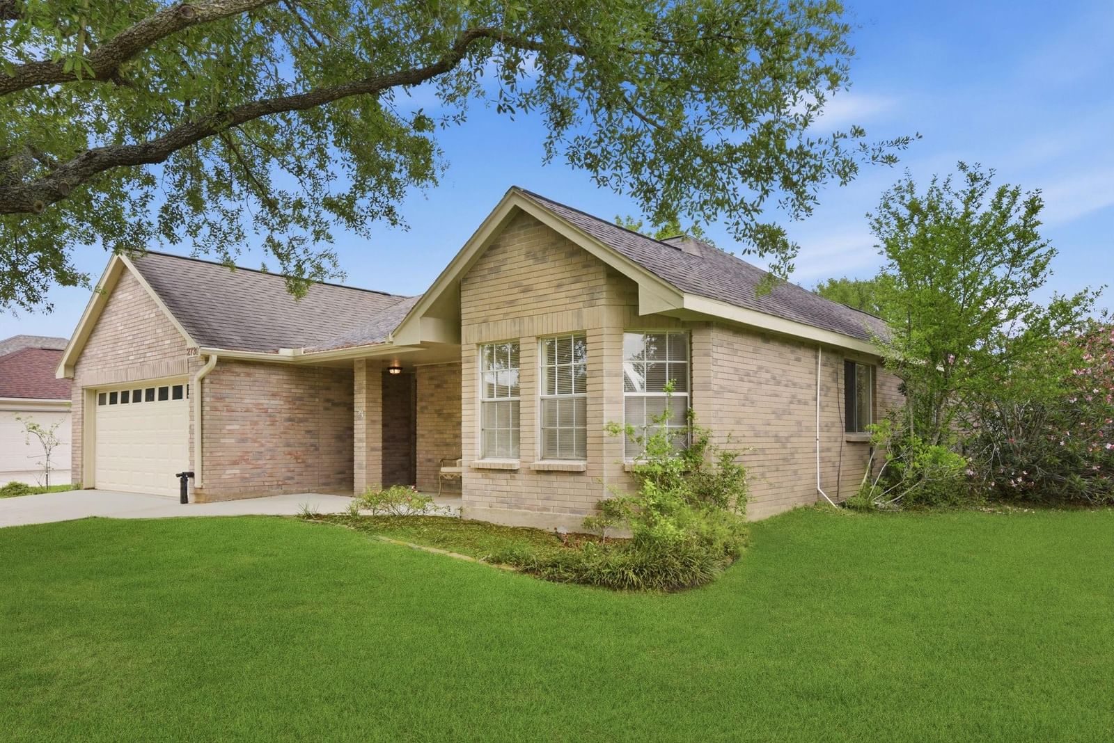 Property photo 3 of 41 for 2739 Peach Hollow Circle