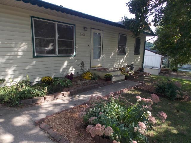 2401 Willow Lane — photo 2