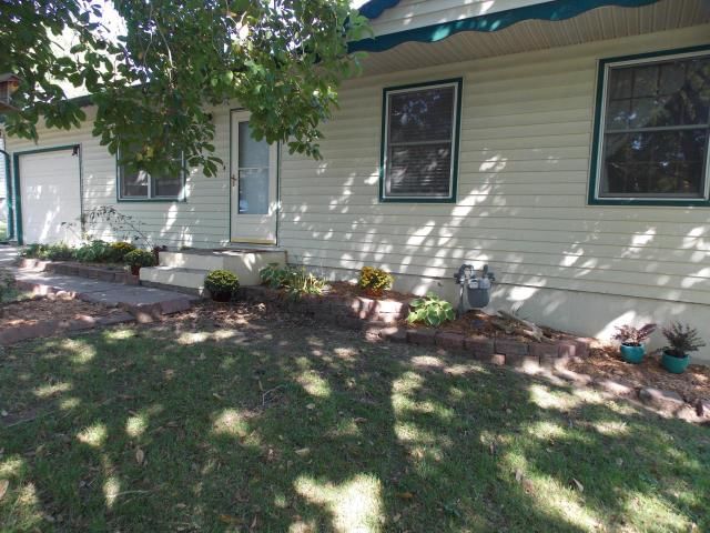2401 Willow Lane — photo 4