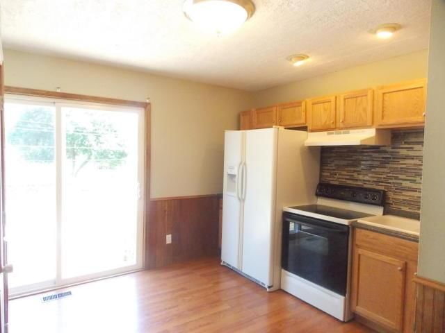 2401 Willow Lane — photo 8