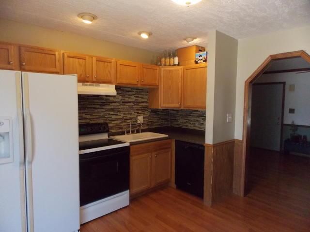 2401 Willow Lane — photo 9