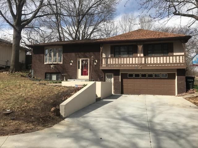 2419 Dewey Street — photo 2