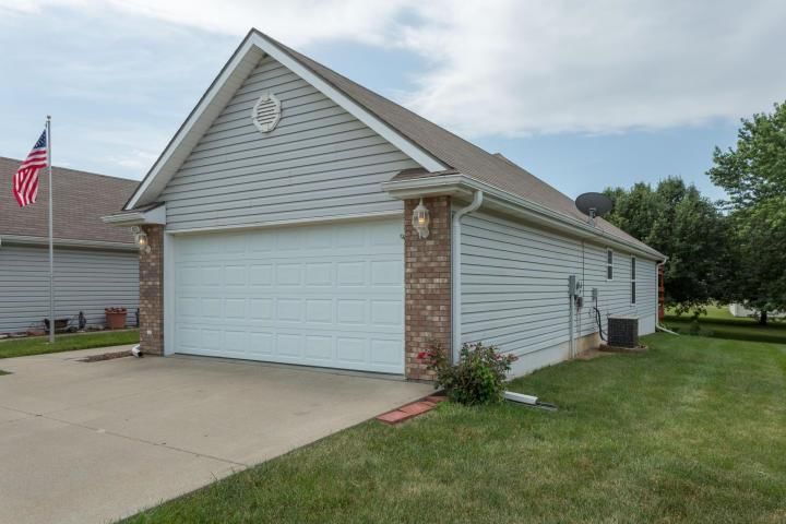 1106a E Chestnut Court — photo 3