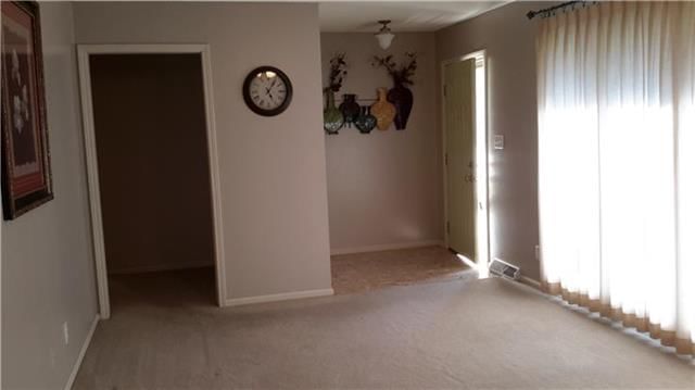 409 CLINTON Drive — photo 8