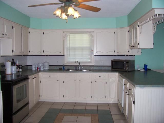 409 CLINTON Drive — photo 9