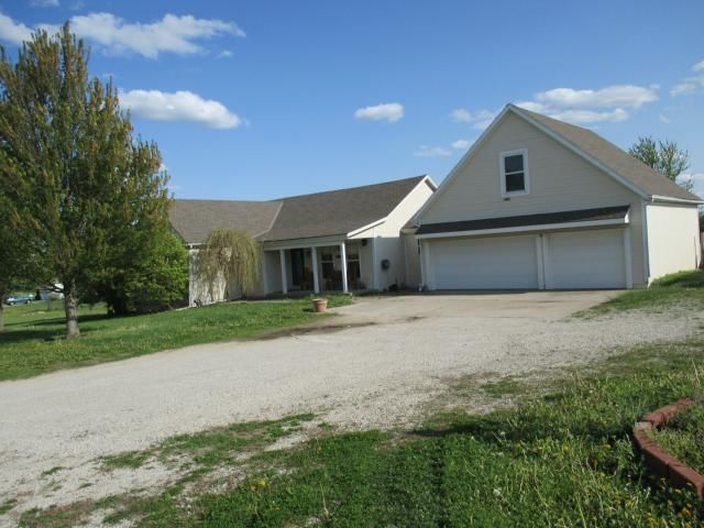 34105 E 150 Highway — photo 2