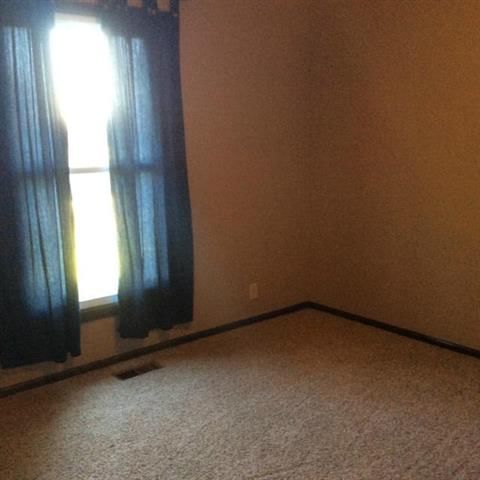 808 James Place — photo 9