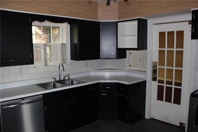 205 E Culton Street — photo 13