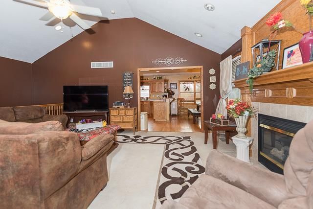 270 Willis Drive — photo 8