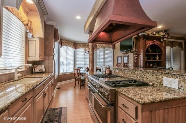 10540 S Highland Lane — photo 11